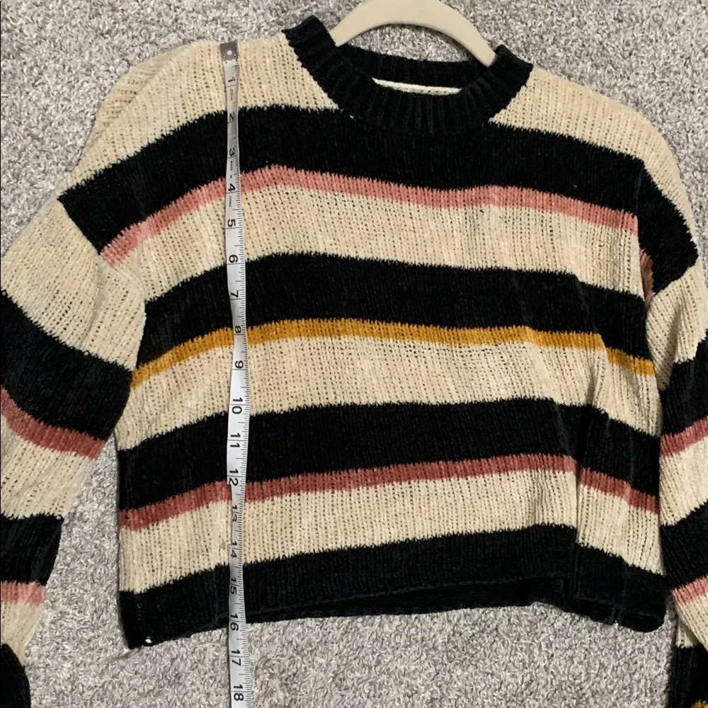 Volcom Cream Black Striped Chenille Cropped Sweater Size Small - Picture 5 of 7